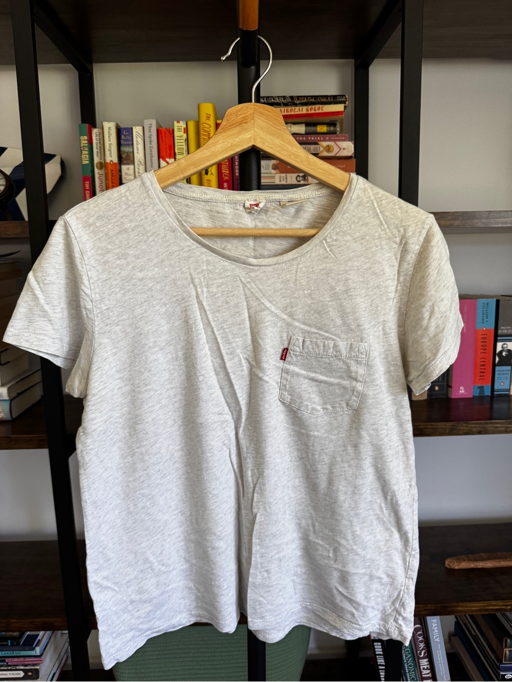 Levi’s • Heather Cream Pocket Tee